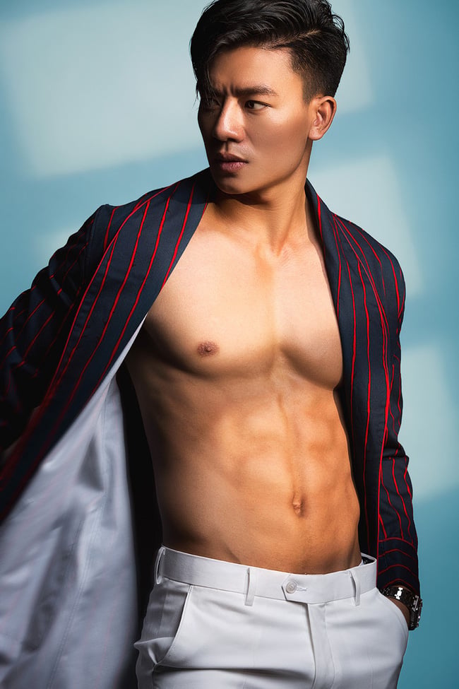dien-vien-hieu-nguyen-tung-anh-khoe-than-8-mui-1640534247752254641143