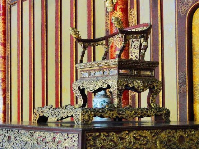 Có tất cả 82 người từng làm vua nước Việt trong kỷ nguyên độc lập, gồm: nhà Ngô (3 vua), nhà Đinh (2), Tiền Lê (3), Lý (9), Trần (13), Hồ (2), Hậu Lê (28), nhà Mạc (6), Tây Sơn (3), Nguyễn (13).    