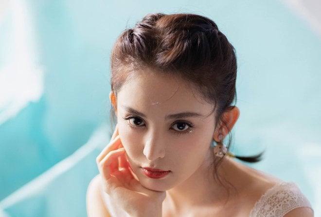 Cổ Lực Na Trát cho biết vì Mừng SHBET phiên bản mới 2025 của cô thuộc tuýp nhạy cảm nên cô rất để tâm đến việc chăm sóc và dưỡng ẩm.