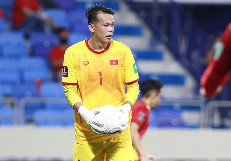 Tấn Trường được phát hiện nhiễm bệnh ít ngày trước khi vòng 2 V.League 2022 diễn ra. Sau đó anh đã có kết quả xét nghiệm âm tính và trở lại tập luyện. Nhưng rồi 1 ngày trước khi đấu CLB TP.HCM ở vòng 4, thủ môn sinh năm 1986 đã bị tái nhiễm.  