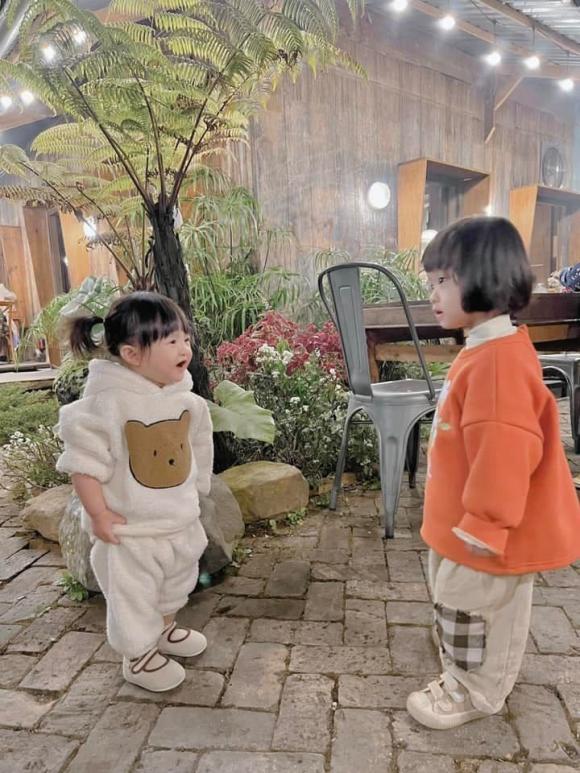 con-gai-dong-nhi-hoa-be-gau-sieu-cung-lai-con-lam-quen-bat-chuyen-22buon-dua-le22-cung-ban-moi-5-ngoisaovn-w720-h960