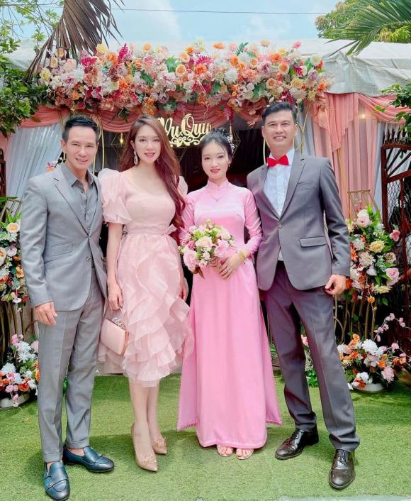 nghe-si-hai-tiet-cuong-gay-soc-khi-am-tham-dam-cuoi-o-tuoi-49-nhan-sac-vo-tre-kem-nhieu-tuoi-chiem-tron-spotlight-1-ngoisaovn-w960-h1170