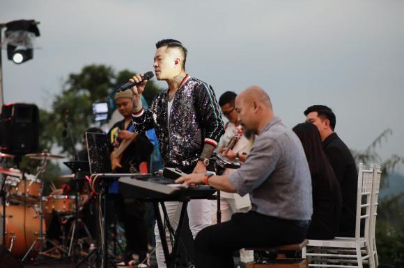 tuan-hung-giuu-nguoi-9-ngoisaovn-w2048-h1364