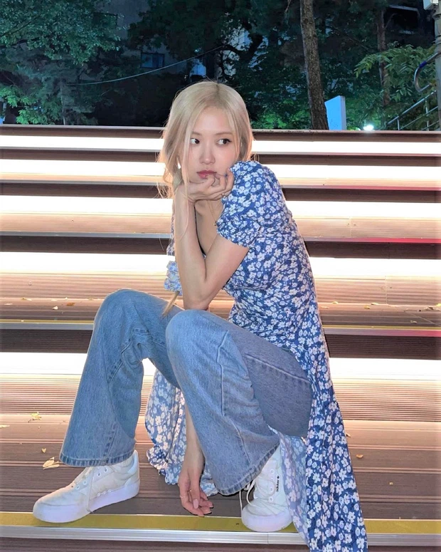 mot-mix-quan-jeans-va-vay-dai-tuong-lac-que-nhung-la-hot-trend-duoc-nhieu-chi-em-lang-xe-1650006262-1