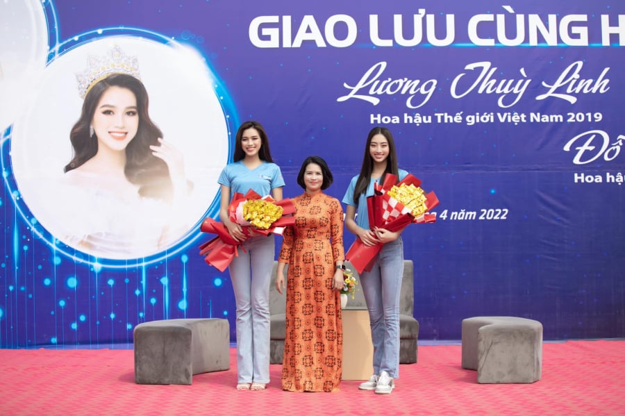 suc-manh-cua-doi-giay-cao-got-cung-mac-chiec-quan-jeans-luong-thuy-linh-lep-ve-do-thi-ha-278932964_1384417091971577_5950213860562242318_n-1650595730-812-width2048height1364