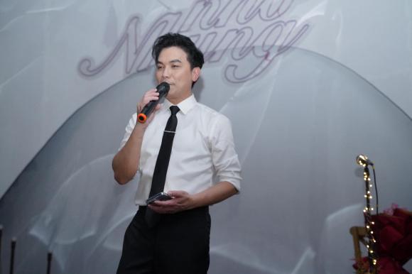 dieu-hi-huu-trong-dem-nhac-tuong-nho-phi-nhung-manh-quynh-gay-xuc-dong-khi-tra-loi-thu-cua-fan-ve-ban-minh-10-ngoisaovn-w2048-h1364