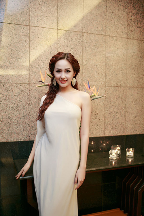 mai-phuong-thuy-tu-nhan-het-phong-do-khi-mac-lai-vay-tu-7-nam-truoc-dc9e509b