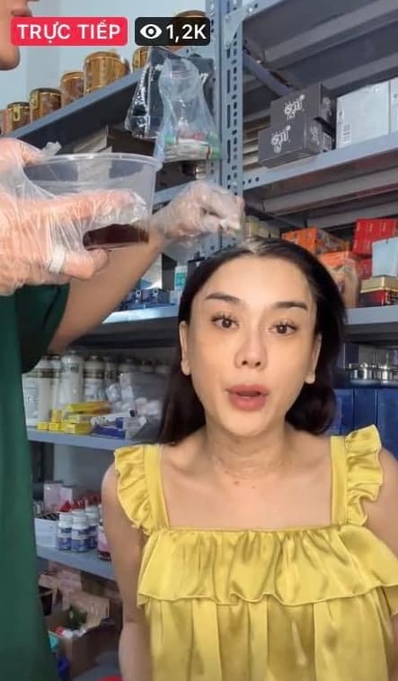 lam-khanh-chi-bat-ngo-de-lo-lan-da-co-san-sui-noi-day-hat-khi-dang-livestream-chinh-chu-len-tieng-4-ngoisaovn-w443-h758