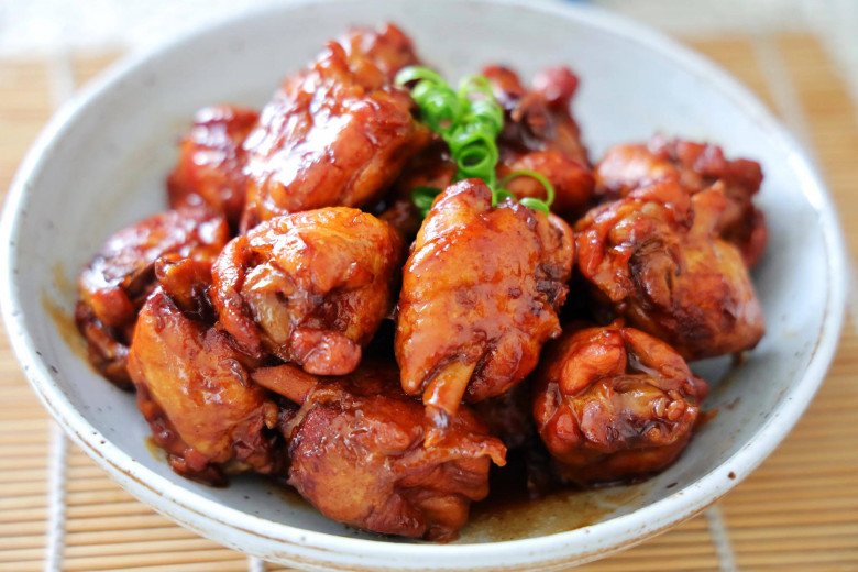 Cánh gà kho tộ đậm đà ăn đưa cơm vô cùng ngon miệng