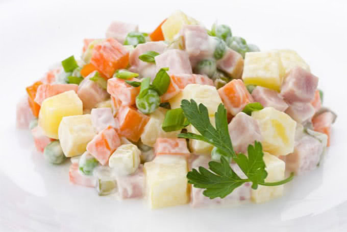 Salad Nga thanh mát, lạ miệng ai ăn cũng thích.