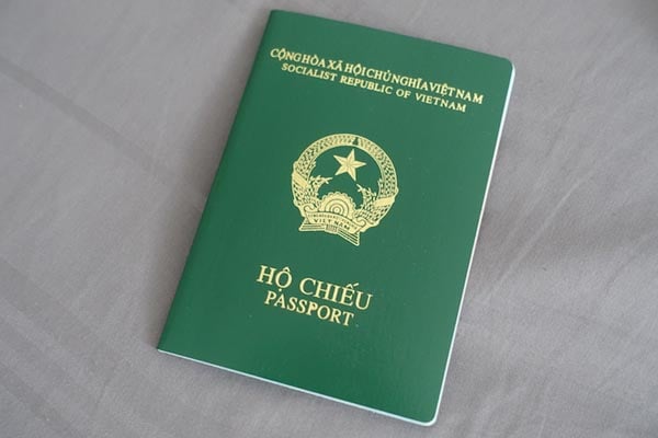 Hộ chiếu có đầy đủ thông tin về nhân thân của một người có thể dùng thay thế CCCD.