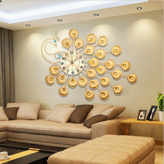 Theo phong thủy nhà ở, không nên treo đồng hồ phía trên ghế sofa.
