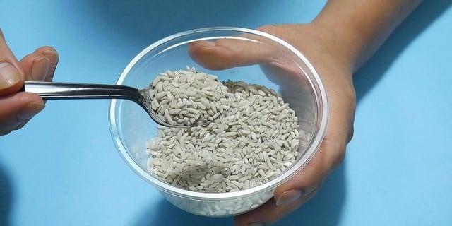 lay-gao-tron-voi-thu-nay-roi-de-goc-nha-chuot-chay-mat-dep-01