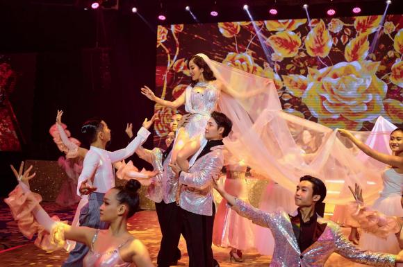 khanh-thi-gay-me-khi-hoa-co-dau-xinh-ngat-ngay-dan-tinh-phan-ngay-22phan-hien-it-tuoi-hon-chu-khong-co-dep-bang-vo22-16-ngoisaovn-w2048-h1362