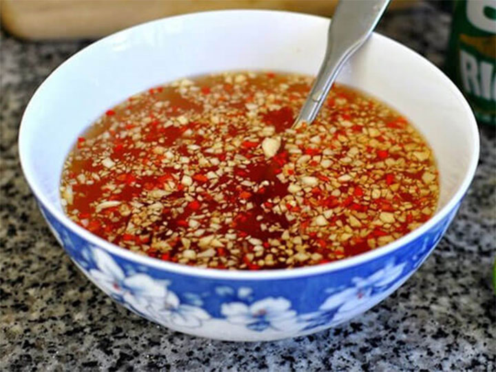 nuoc-mam-toi-ot-01