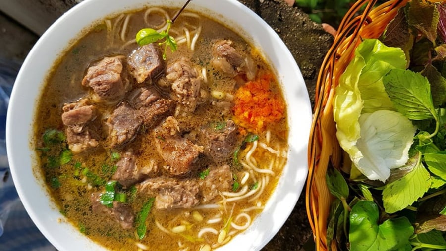 cach-nau-mi-thit-bo-sieu-hap-dan-cho-bua-sang-day-nang-luong-avt-1200x676
