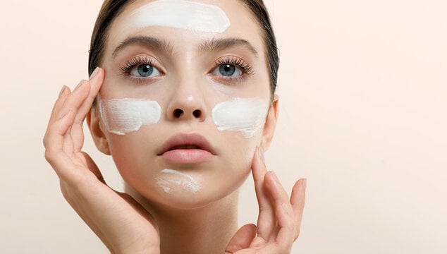 kem-chong-nang-oil-free-la-gi-vi-sao-da-dau-mun-nen-dung-miri.com_.vn-1