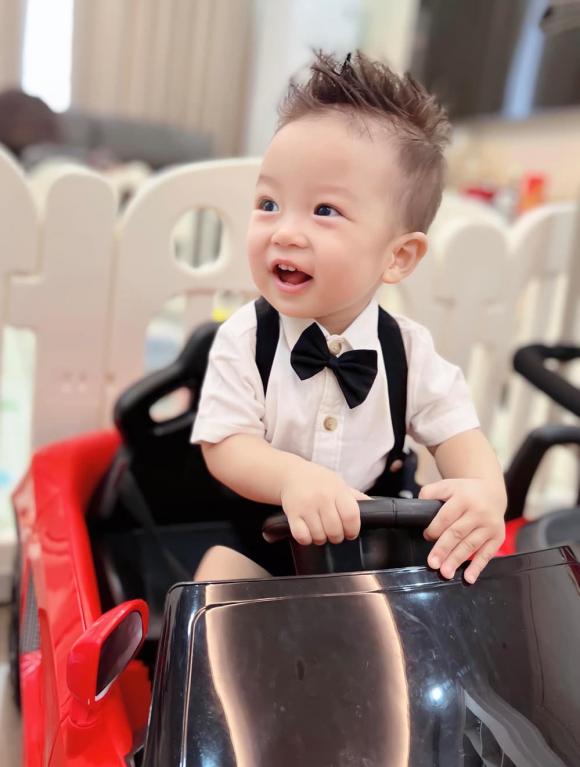 loat-anh-hiem-cua-con-trai-thu-4-nha-bang-kieu-trong-het-ban-sao-cua-nam-ca-si-nhan-vat-quyen-luc-nay-cung-ve-tham-chau-7-ngoisaovn-w999-h1322