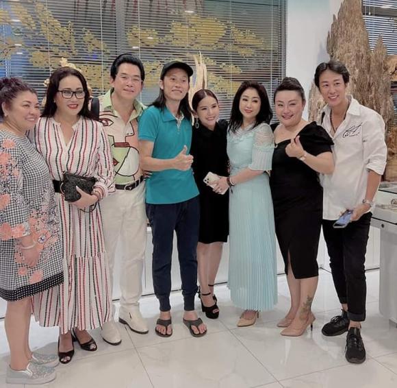 trai-qua-thoi-gian-me-moi-vi-on-ao-tu-thien-hoai-linh-van-quyet-ra-mien-trung-bieu-dien-mien-phi-2-ngoisaovn-w741-h724