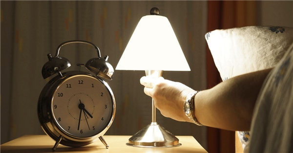 20160122-113332-sleeping-with-the-light-on-not-good-for-health_600x315