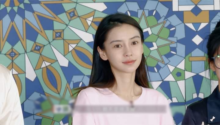 angela-baby-cong-khai-mat-moc-len-song-truyen-hinh-nhan-sac-dap-tan-moi-nghi-ngo-sua-nat-mat-kop-1659198225-436-width720height411