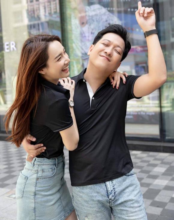 khong-chi-cham-tung-li-tung-ti-truong-giang-con-hua-hen-mat-ngot-voi-nha-phuong-22khong-bao-gio-co-chuyen-buong-tay-nhau22-1-ngoisaovn-w1000-h1266 (1)