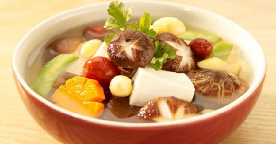 Cach-nau-canh-nam-chay-hat-sen-ngon-thanh-mat-de-lam