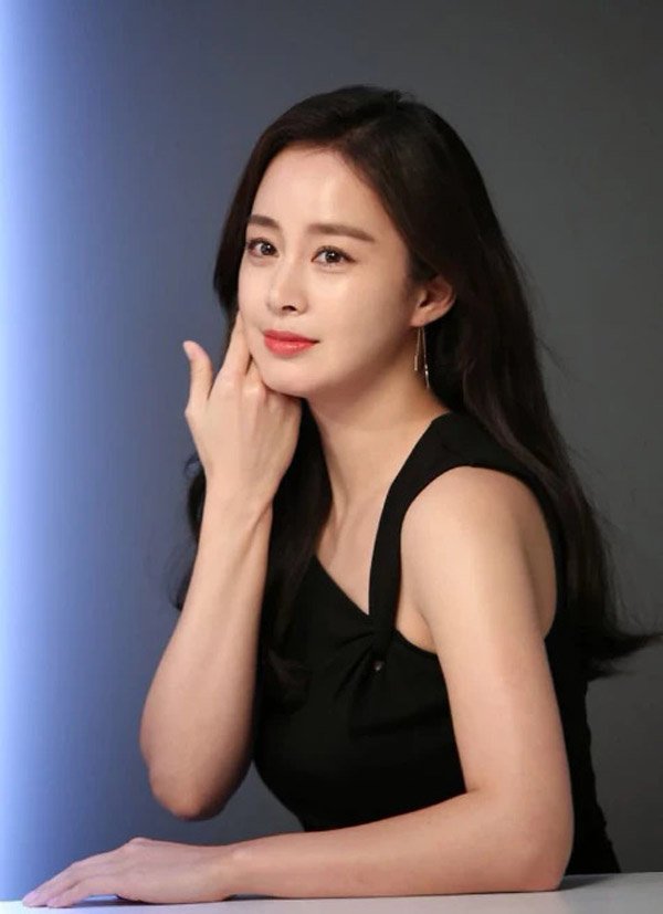 cach-an-tiet-kiem-giup-kim-tae-hee-co-than-hinh-san-chac-sau-2-lan-sinh-no-kim-tae-hee-44-7904-1581251435-1659664351-552-width600height827