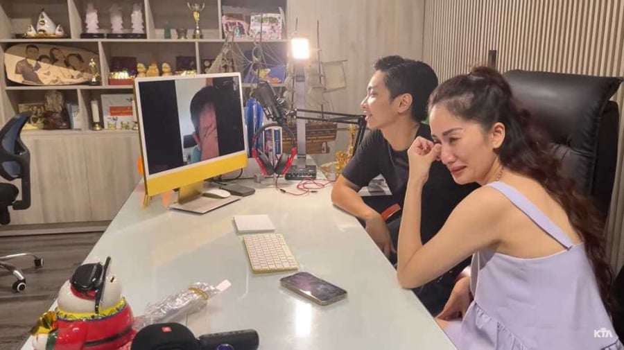 sao-viet-kho-hieu-khi-livestream-nguoi-khoc-nghen-ben-lai-say-giac-de208e3c