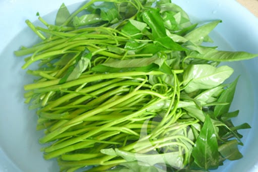 xao-rau-muong-xanh-muon-rao-ngot-don-gian-ai-cung-lam-duoc_1