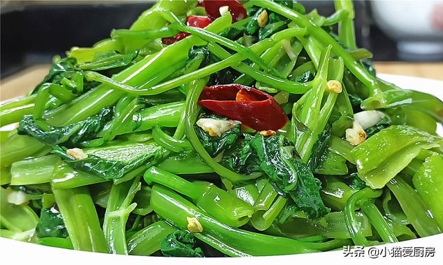 xao-rau-muong-xanh-muon-rao-ngot-don-gian-ai-cung-lam-duoc_2