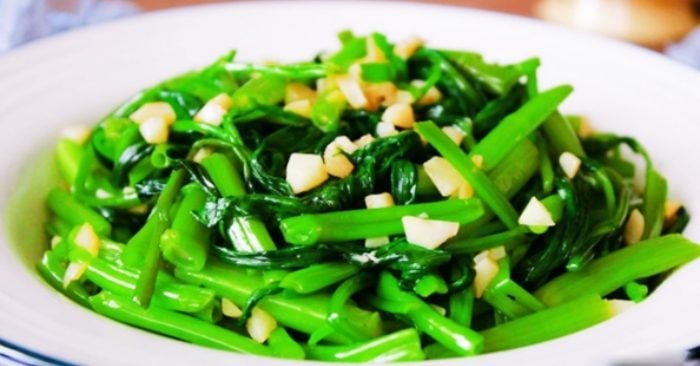 xao-rau-muong-xanh-muon-rao-ngot-don-gian-ai-cung-lam-duoc_4