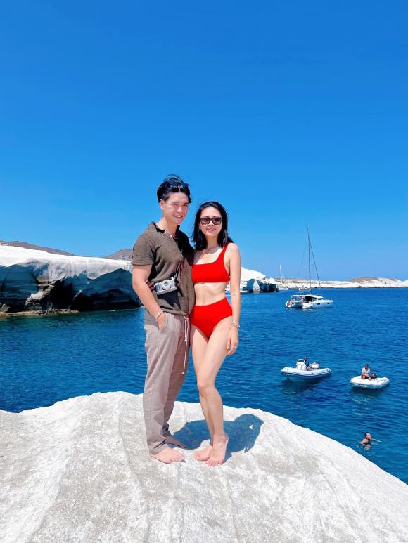 ngo-thanh-van-khoe-dang-nuot-nhu-gai-18-voi-bikini-be-teo-teo-con-gui-loi-cam-on-chong-vi-dieu-tuyet-voi-nay-9-ngoisaovn-w1536-h2048