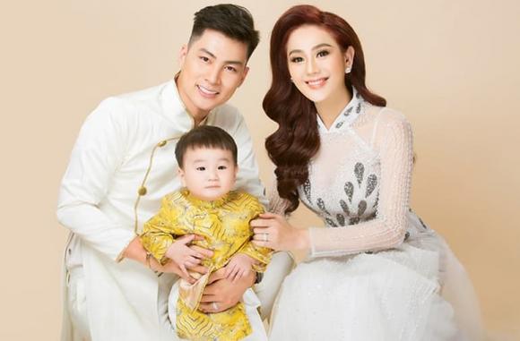 vua-ly-hon-duoc-2-tuan-chong-cu-lam-khanh-chi-bat-ngo-than-mat-om-ap-mot-co-gai-la-5-ngoisaovn-w770-h507-1640511668192-16405116687241659613186