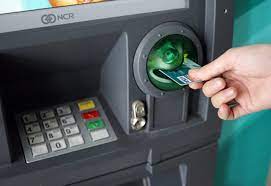 rut-tien-atm bi-nuot-the-day-la-cach-xu-ly-thong minh_2