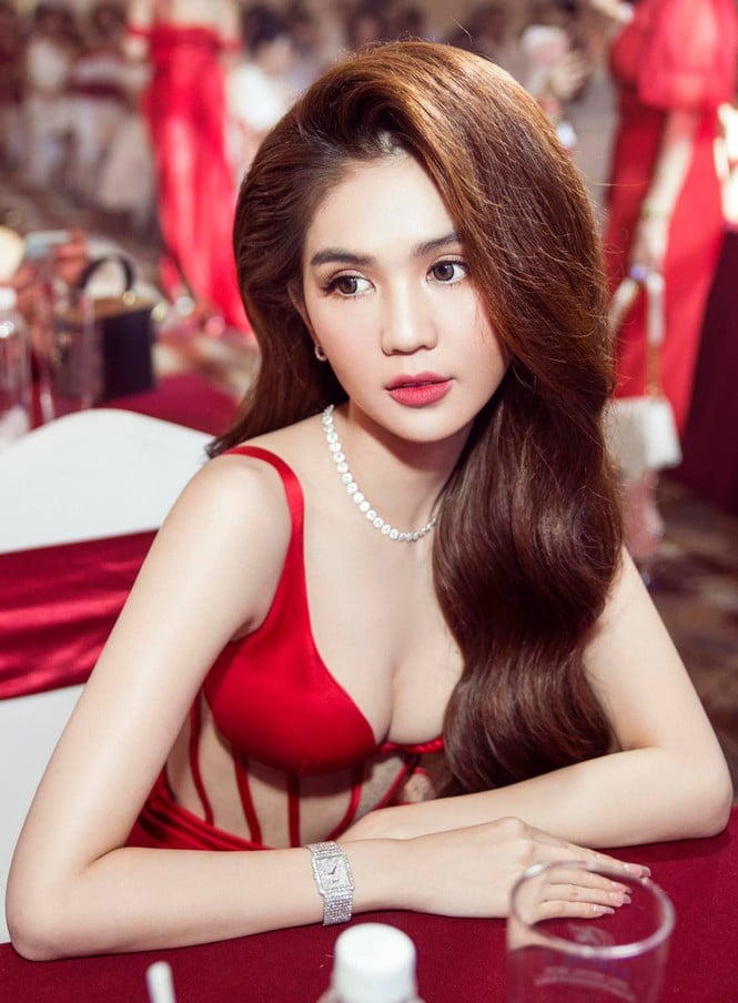 anh-ngoc-trinh-day-hap-dan