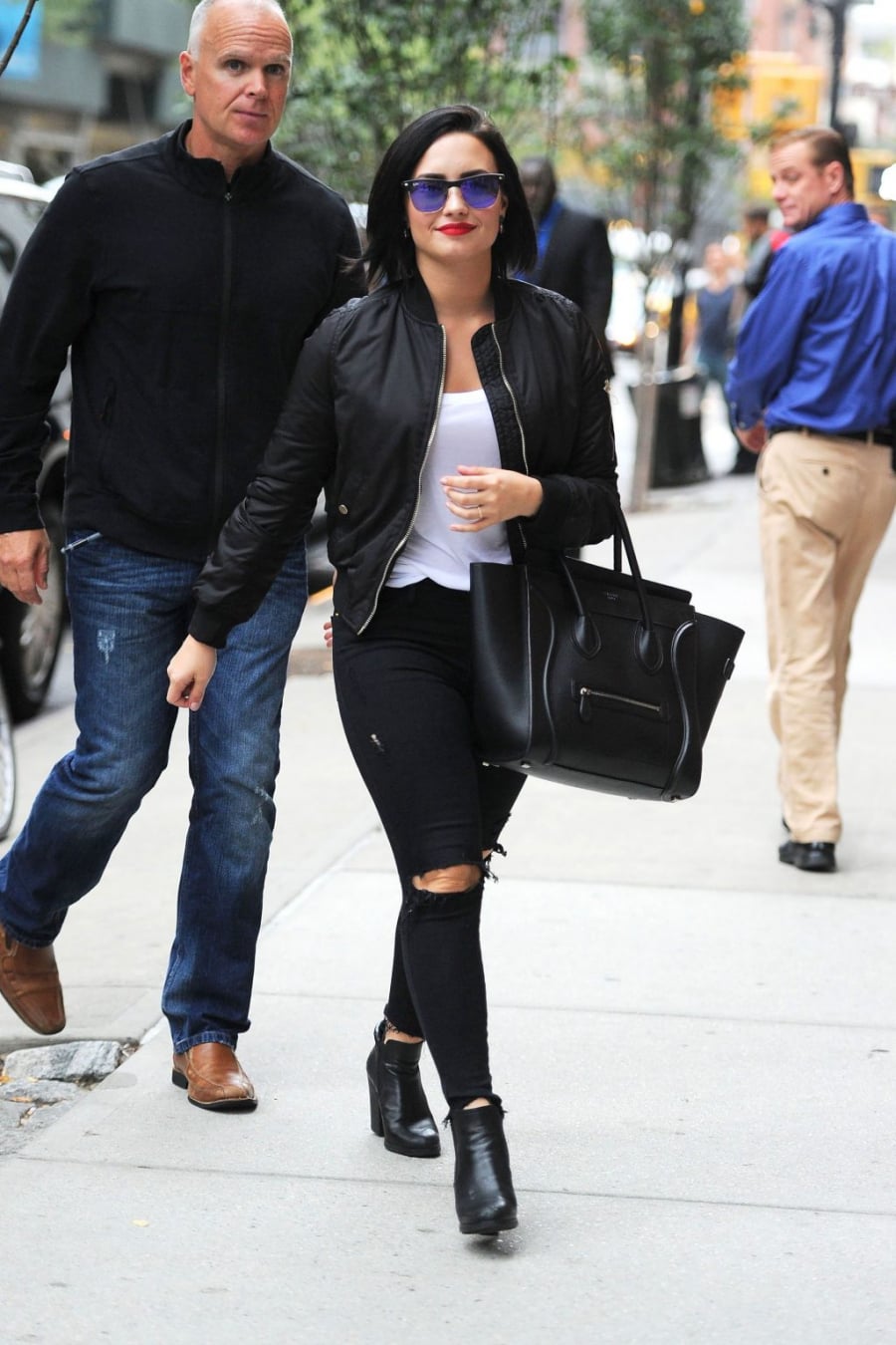 1443728445-gty-demi-lovato-151001-1024x1536