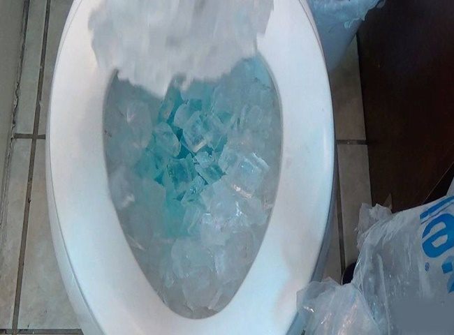 xx-cach-thong-bon-cau-bi-nghet-tai-nha-nhanh-chong-7