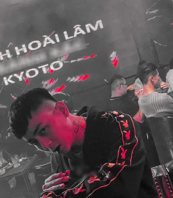 hoai-lam-gay-soc-voi-anh-noi-loan-nhung-dien-trai-nhu-ngay-con-phong-do-lai-con-to-tinh-ban-gai-ngot-xiu-1-ngoisaovn-w1000-h1140