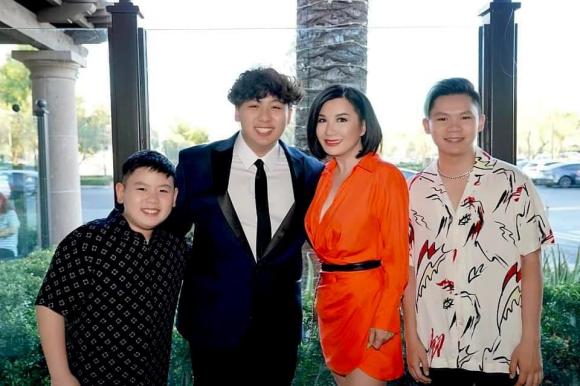 con-trai-bang-kieu-dien-vest-cuc-dien-trai-trong-tiec-sinh-nhat-vo-cu-nam-ca-si-tiet-lo-li-do-cac-con-luon-hanh-phuc-4-ngoisaovn-w960-h640