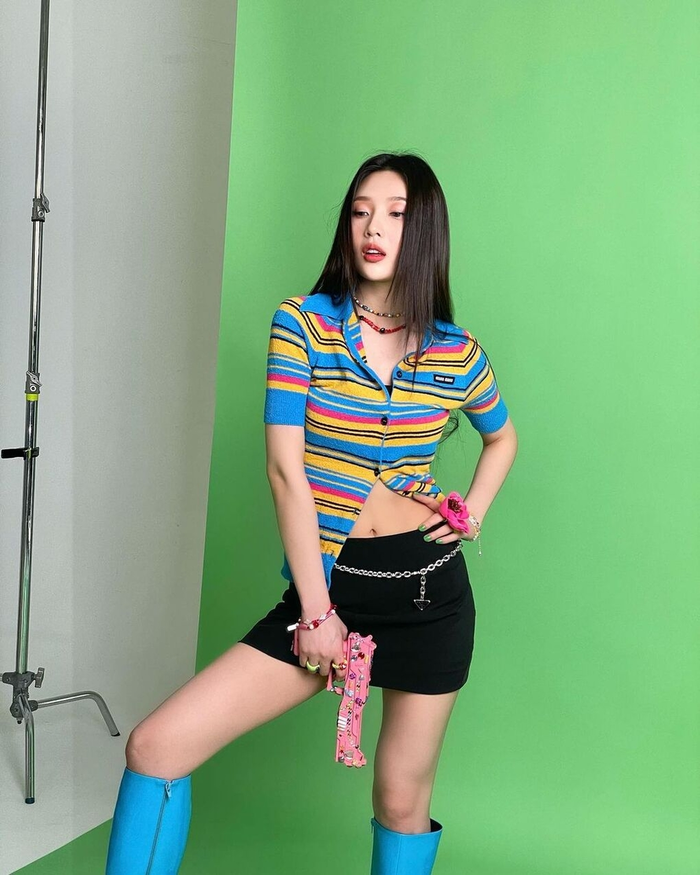 nhung-outfit-gay-viral-mang-dam-phong-cach-y2k-cua-joy-red-velvet-a8f062 (1)