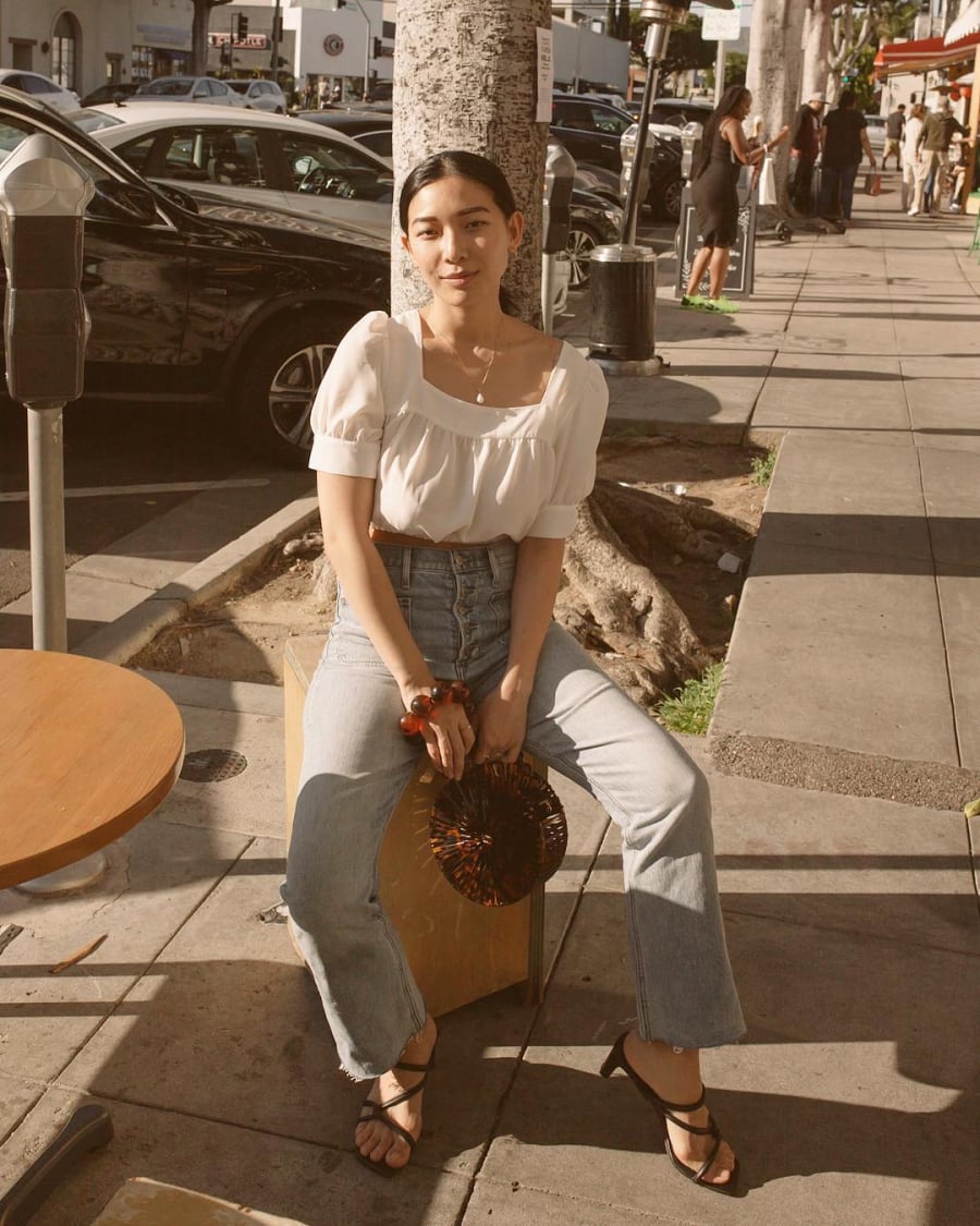Áo nữ cổ vuông tay phồng là một trong những thiết kế được fashionista thế giới yêu thích nhất.