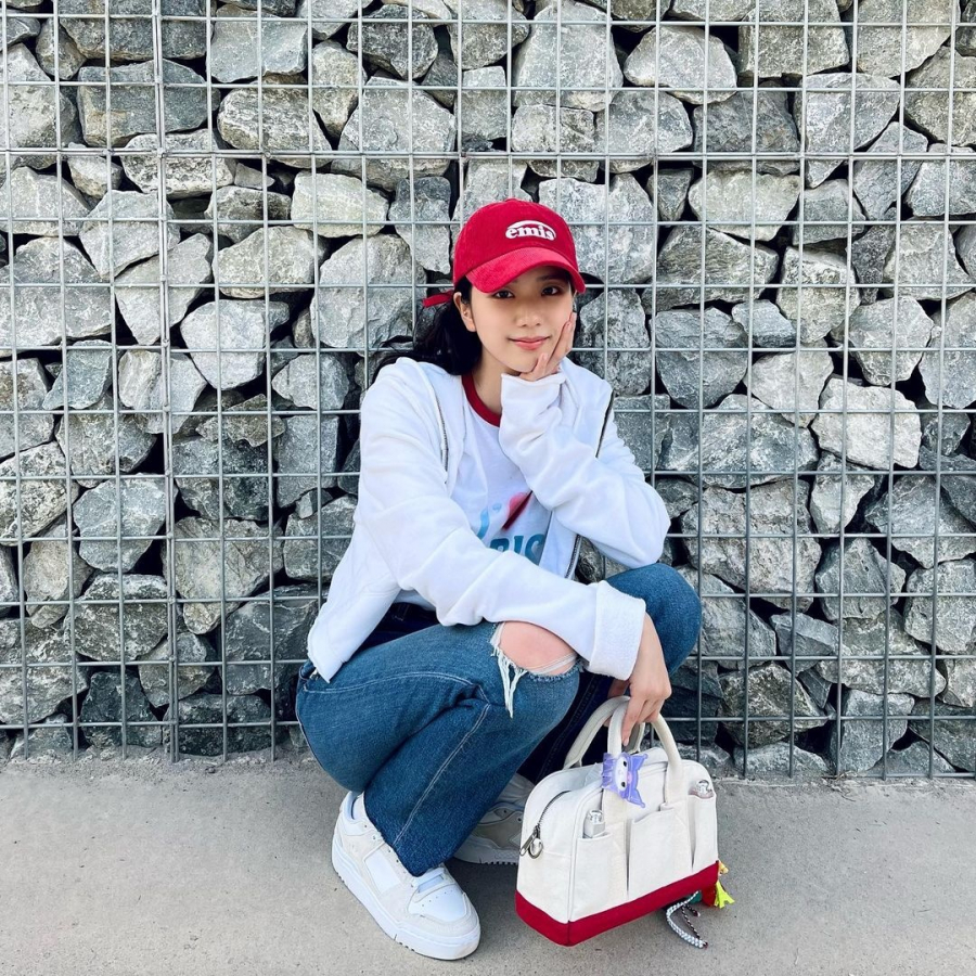1--jisoo4-9137