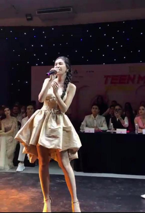 thuy-tien-qua-ong-kinh-camera-thuong-trong-lan-xuat-hien-moi-nhat-nhan-suc-va-giong-hat-live-co-con-phong-do-9-ngoisaovn-w1284-h1891