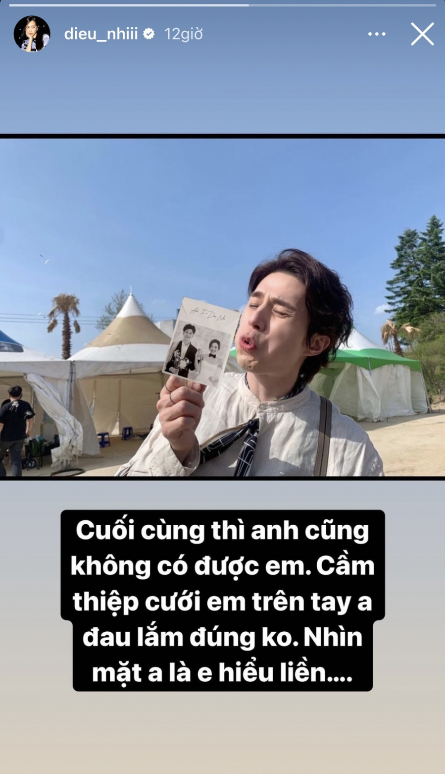 dieu-nhi-lay-loi-ghep-anh-than-tuong-cam-thiep-cuoi-trang-in-nguoc-96a14948