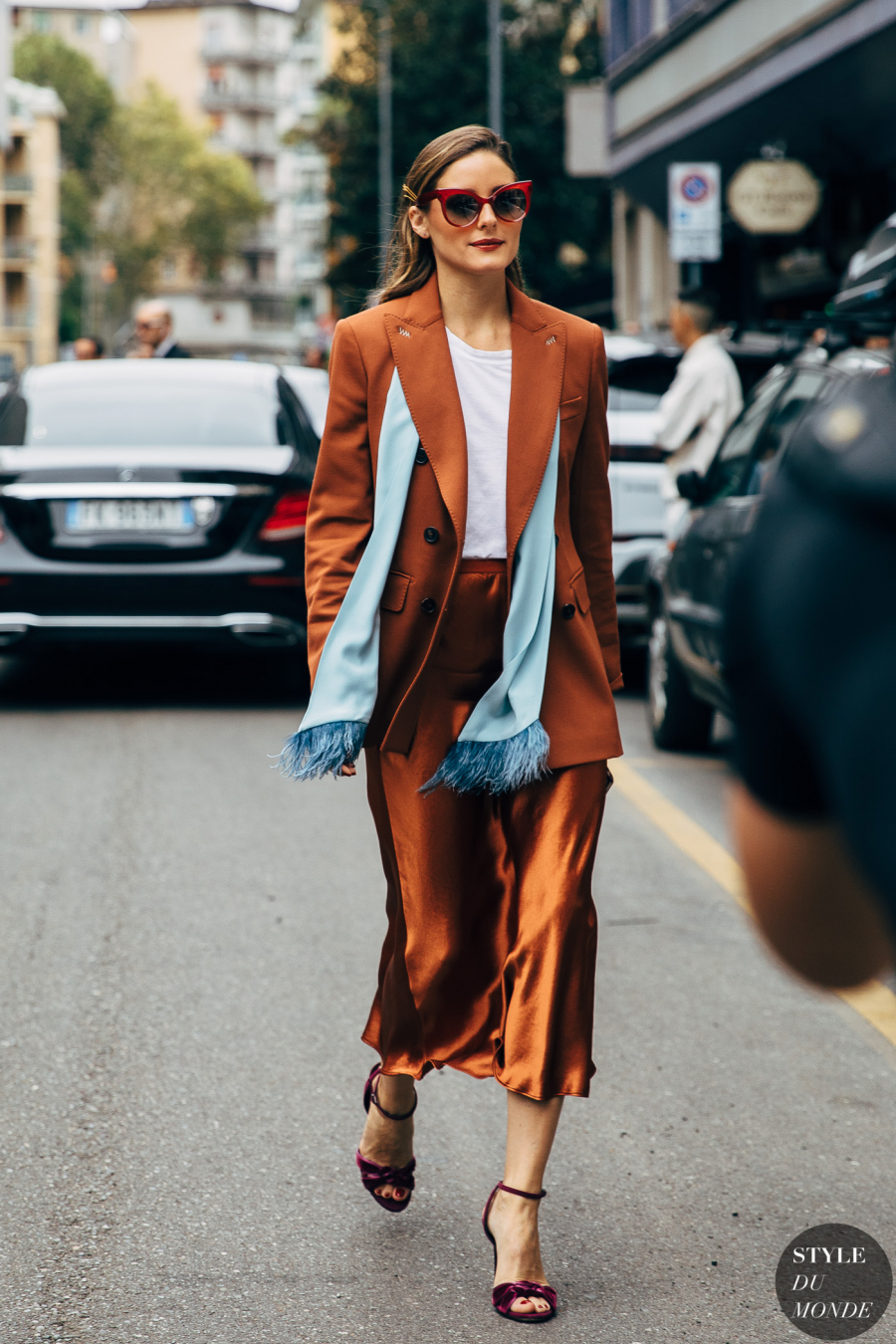 dress-code-formal-Olivia-Palermo-au-phuc-vay-cam-dat