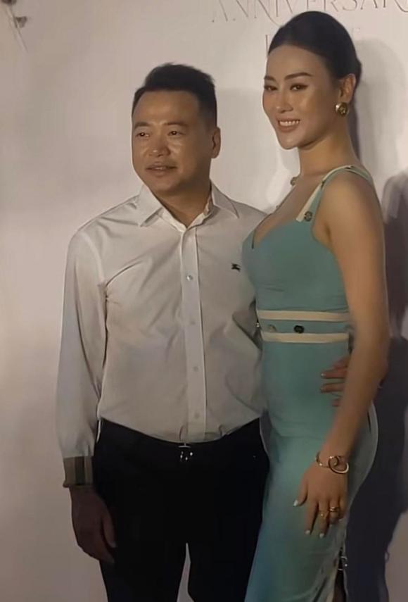 phuong-oanh-va-shark-binh-lo-clip-tinh-nong-o-su-kien-nang-quat-mat-cho-chang-chang-lau-mo-hoi-cho-nang-1-ngoisaovn-w1084-h1598