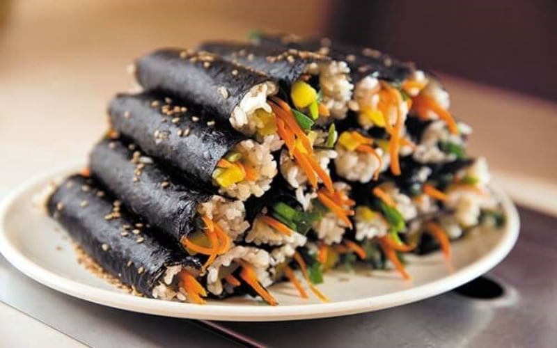 cach-lam-com-cuon-rong-bien-han-quoc-kimbap-ngon-mieng-202112211612080936