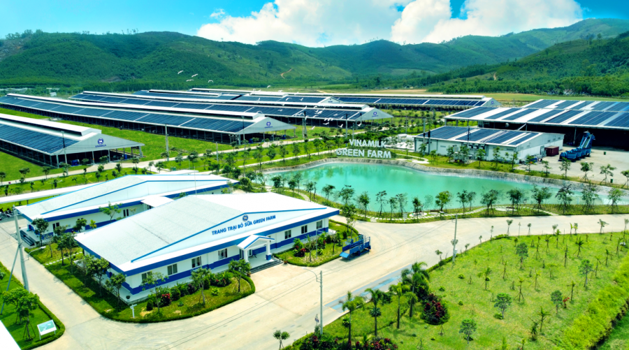 Phát triển bền vững đã được Vinamilk đưa vào chiến lược trọng yếu, thể hiện trong việc Vinamilk đã mở rộng và xây dựng mới hệ thống trang trại bò sữa công nghệ cao trong suốt gần 20 năm qua.