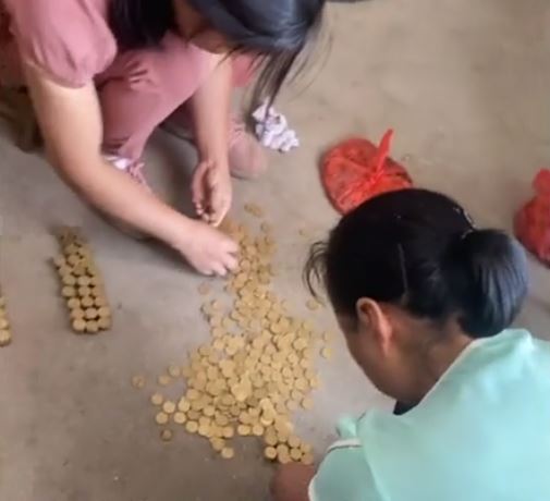 cu-ong-qua-doi-de-lai-ca-tu-tien-khien-con-chau-dem-moi-tay-van=chua-het_1